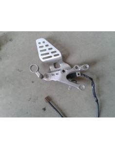 Platine repose-pied avant droit droit YAMAHA R6 600 - 2006