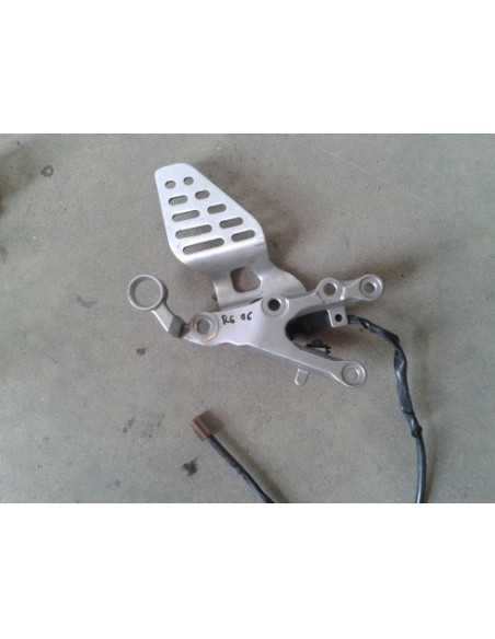 Platine repose-pied avant droit droit YAMAHA R6 600 - 2006