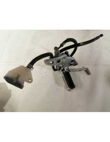 Platine repose-pied avant droit SUZUKI HAYABUSA 1300 - 1999-2007 - 24F