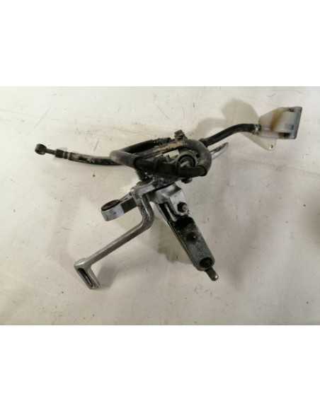 Platine repose-pied avant droit SUZUKI HAYABUSA 1300 - 1999-2007 - 24F