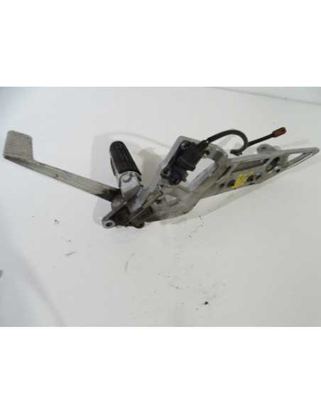 Platine repose-pied droit YAMAHA FJR 1300 - 2008 - 3P6