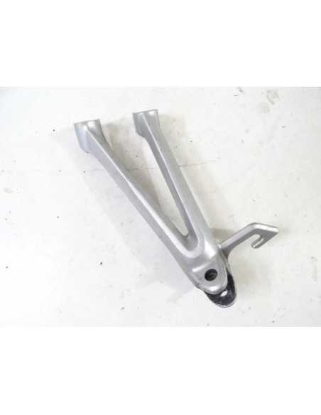 Platine repose-pied avant gauche SUZUKI GSXR 750 - 2005-2007 - 01H-L 298996 - Occasion - état moyen