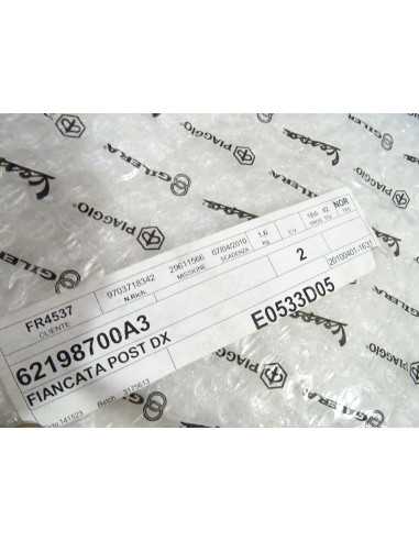 Flanc de selle droit PIAGGIO FLY 125 - 2007/2008 - 62198700A3