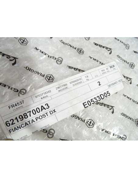 Flanc de selle droit PIAGGIO FLY 125 - 2007/2008 - 62198700A3