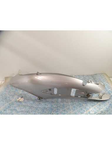 Flanc de selle gauche PIAGGIO BEVERLY 125 - 2002 - CM02460100A7