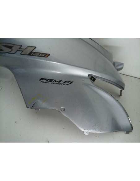 Flanc de selle droit HONDA SH 125 - 2005 - 83500-KTFA-6400