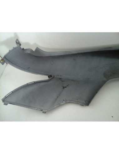 Flanc de selle droit HONDA SH 125 - 2005 - 83500-KTFA-6400