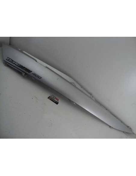 Flanc de selle droit SUZUKI BURGMAN 400 - 2002 - 47111-14G00