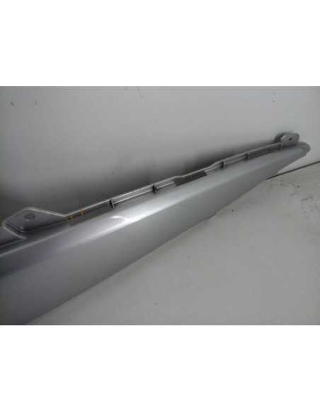 Flanc de selle droit SUZUKI BURGMAN 400 - 2002 - 47111-14G00