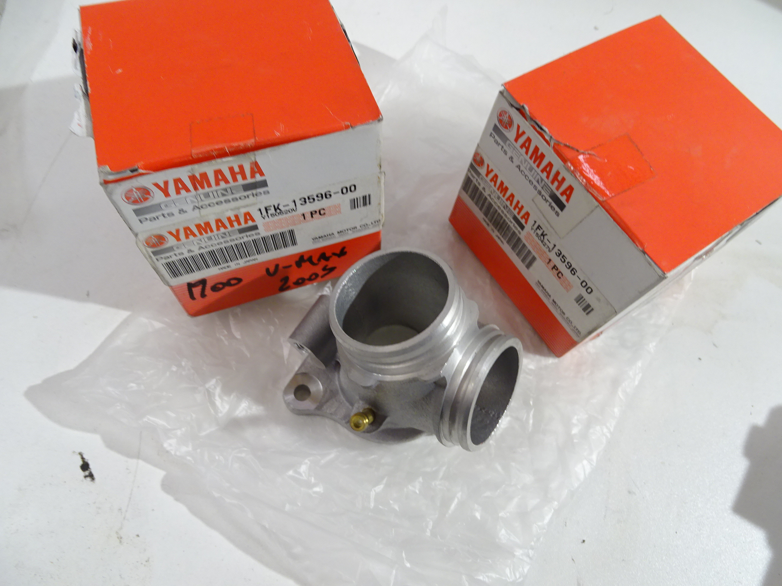 thumbnail image 2 of ItalyRacing Carburetor Intake Manifold Set For Yamaha VMX-12 Vmax – 1FK-13597-00, CHY-57 (4-Piece Kit) 2 of 5