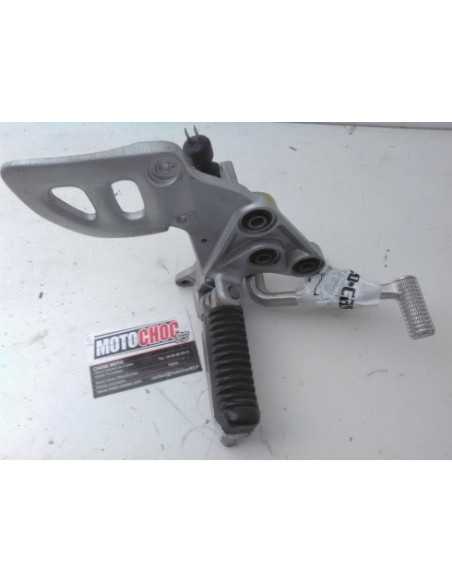 Platine repose-pied avant droit droit SUZUKI HAYABUSA 1300 - 1999-2007 - 24FADC8