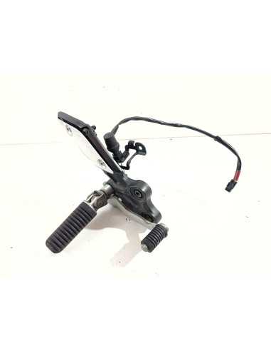 Platine repose-pied avant droit YAMAHA FZ8 800 - 2011/2015