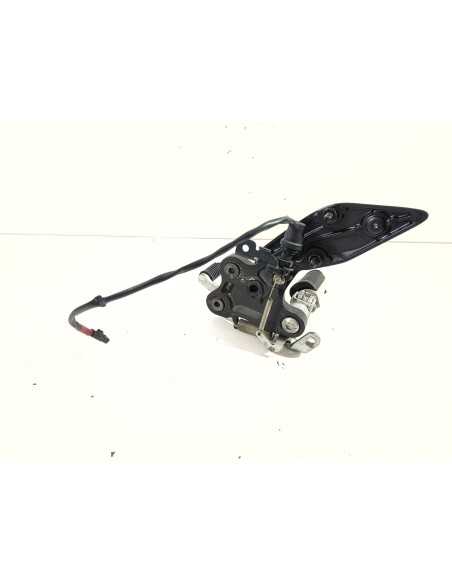 Platine repose-pied avant droit YAMAHA FZ8 800 - 2011/2015