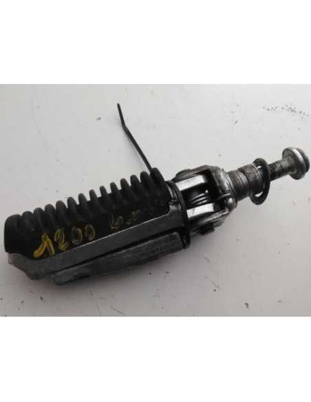 Repose-pied gauche SUZUKI BANDIT 1200 GV75A - 1966-2000 - Occasion