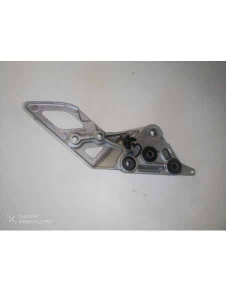 Platine repose-pied avant droit SUZUKI GSXF 650 - 2008/2015
