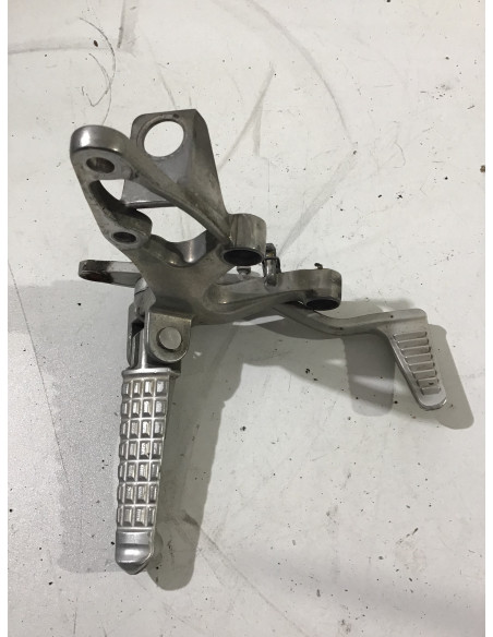 Platine repose-pied avant droit TRIUMPH SPEED TRIPLE 955 955i