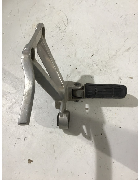 Platine repose-pied arrière droit YAMAHA FAZER 600 - 1999/2001 - Occasion