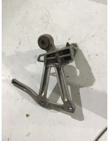 Platine repose-pied arrière droit YAMAHA FAZER 600 - 1999/2001 - Occasion