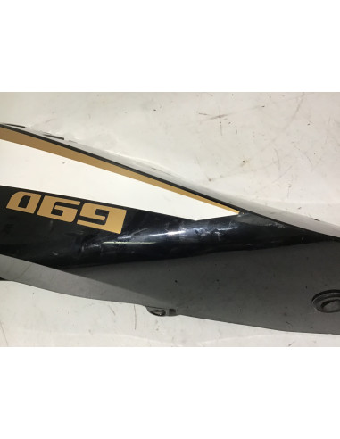 Flanc de selle arrière droit KTM DUKE 690 - 2008 - 75008042000 Occasion