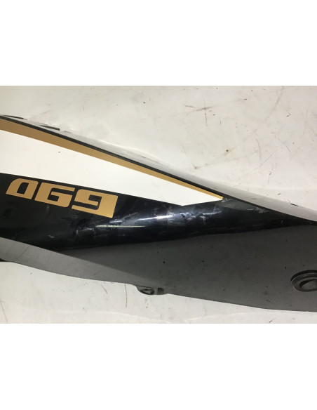 Flanc de selle arrière droit KTM DUKE 690 - 2008 - 75008042000 Occasion