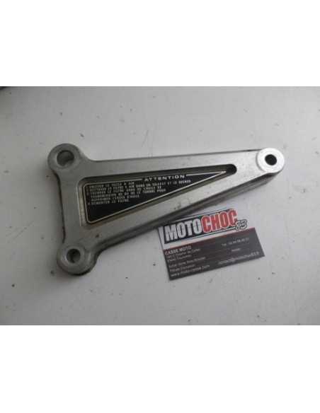 Platine repose-pied avant gauche HONDA CM 125 JC05
