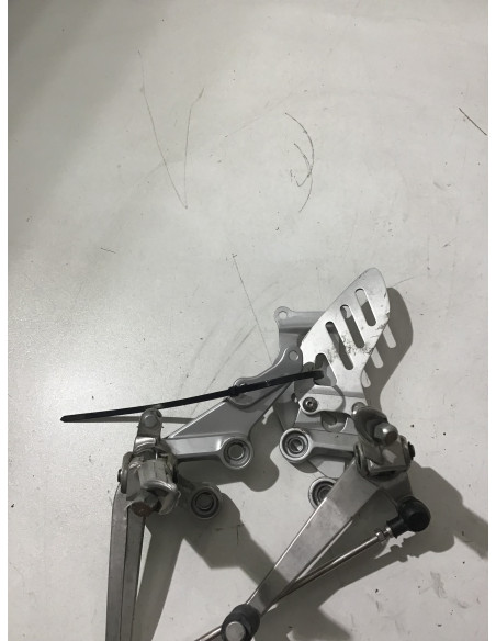 Platine repose-pied (paire) SUZUKI GSXR 750 - 2001/2005