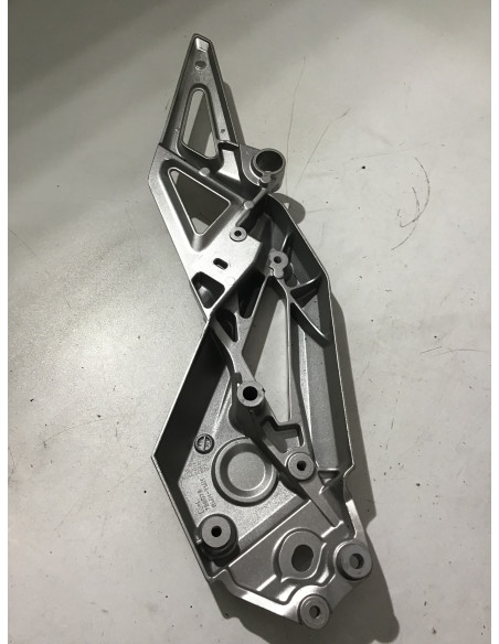 Platine repose-pied arrière droit HONDA X-ADV 750 - 2017/2020 Platine repose-pied arrière droit HONDA X-ADV 750 - 2017/2020