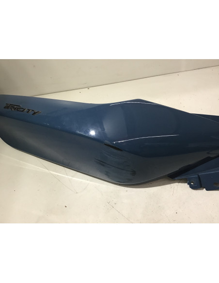 Flanc de selle droit YAMAHA TRICITY 300 - 2020 - BX9-F1741-00
