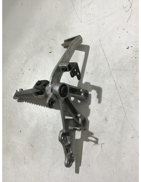 Platine repose-pied droit SUZUKI SV 650 - 2003/2008