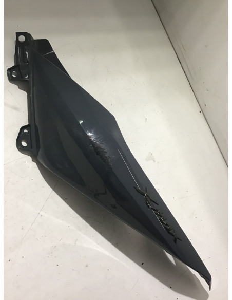 Flanc de selle gauche YAMAHA X-MAX 125 - 2018 - BL1-F1731-00 Occasion
