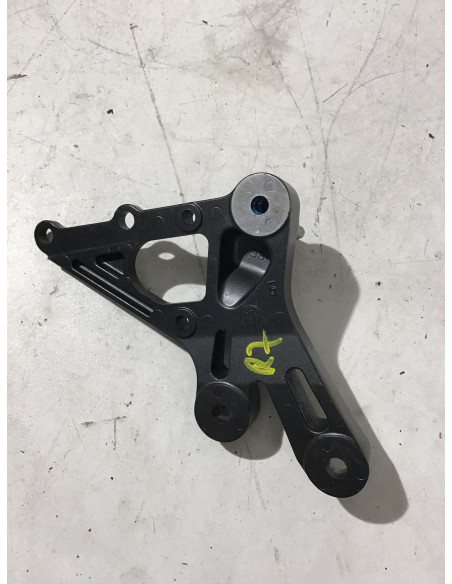 Platine repose-pied avant droit YAMAHA R7 700 - 2021/2024 -