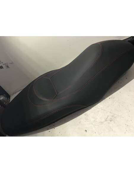 Selle YAMAHA X-MAX 250 - 2010/2013 - 37P-F4730-00 État Neuf