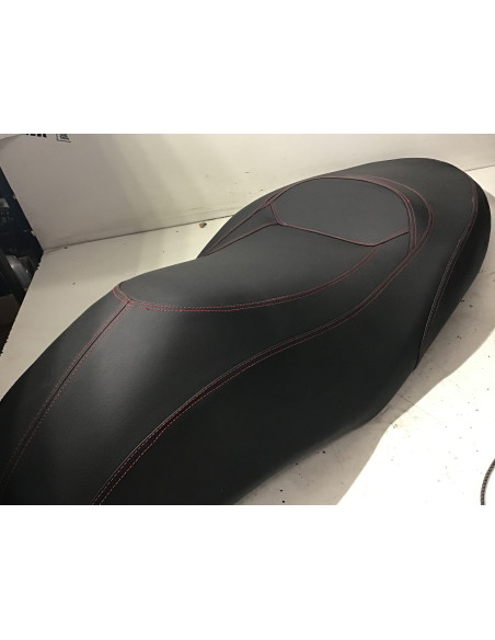 Selle YAMAHA X-MAX 125- 2010/2013 - 37P-F4730-00 État Neuf