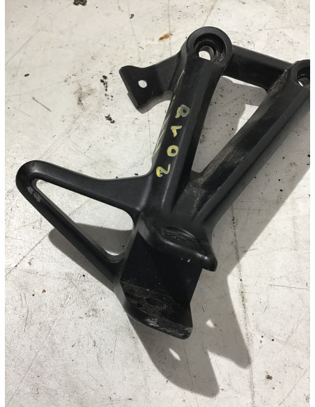 Platine repose-pied arrière droit YAMAHA MT09 900 - 2017/2018 - 1RC5