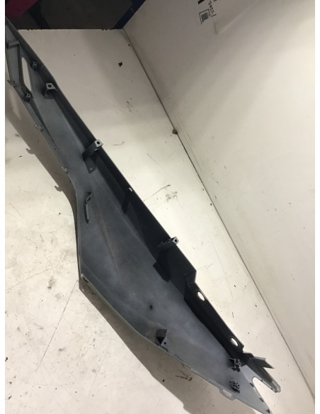 Flanc de selle droit HONDA FORZA 350 - 2021 - 83500-K1B-T000