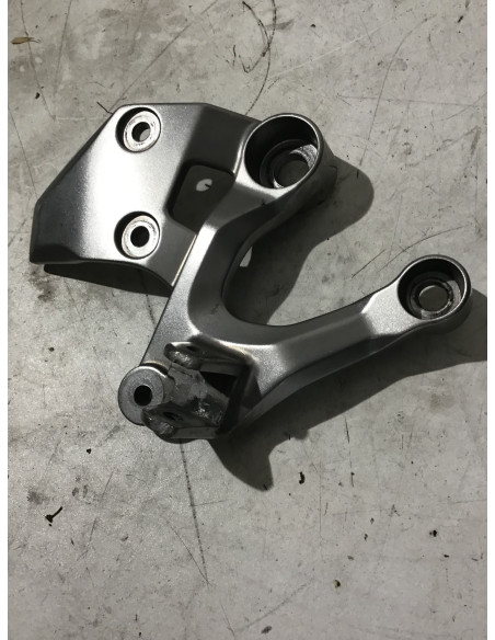 Platine repose-pied avant droit YAMAHA MT09 900 - 2014 - 1RC-27443-00 Platine repose-pied avant droit YAMAHA MT09 900 - 2014 - 1RC-27443-00