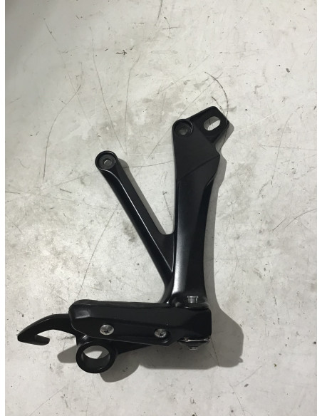 Platine repose-pied arrière droit SUZUKI HAYABUSA 1340 - 2021 - Occasion
