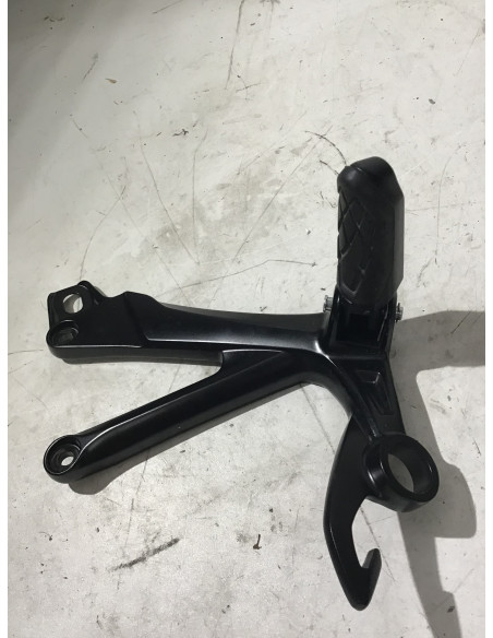 Platine repose-pied arrière droit SUZUKI HAYABUSA 1340 - 2021 -