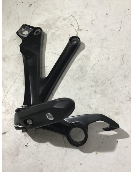 Platine repose-pied arrière gauche SUZUKI HAYABUSA 1340 - 2021 - Occasion