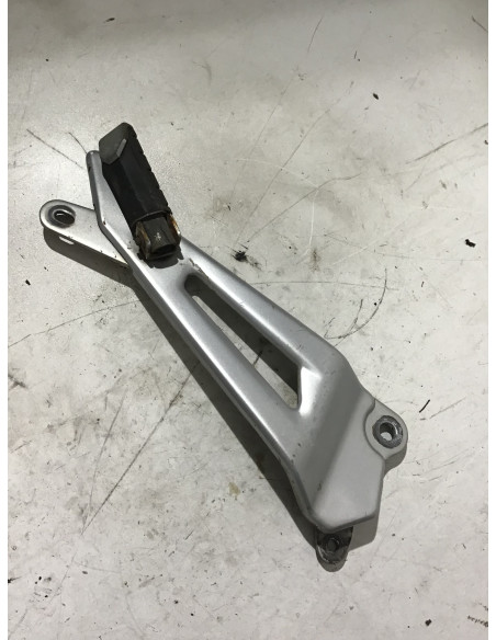 Platine repose-pied arrière droit YAMAHA YBR 125 - 2008 - Occasion