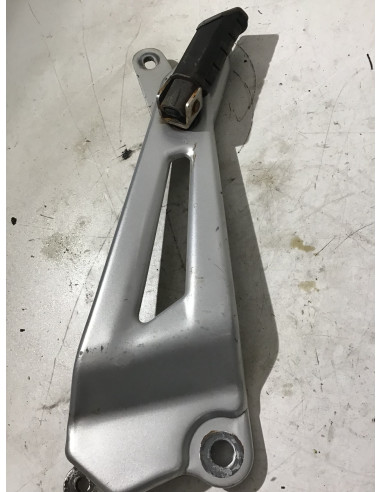 Platine repose-pied arrière droit YAMAHA YBR 125 - 2008 -