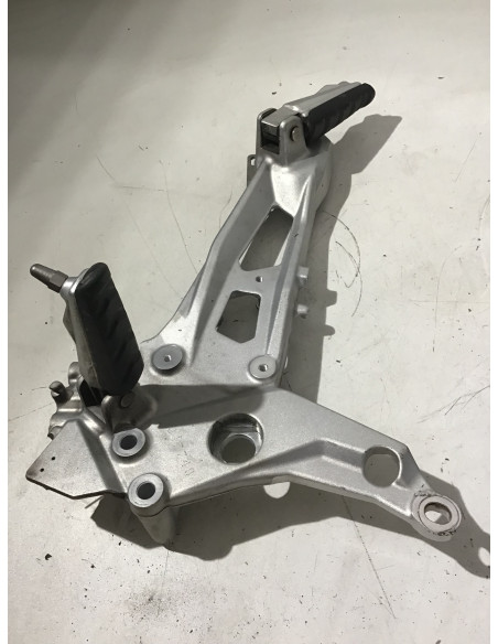 Platine repose-pied droit BMW F900R 900 F900XR - 2020/2024 - Occasion