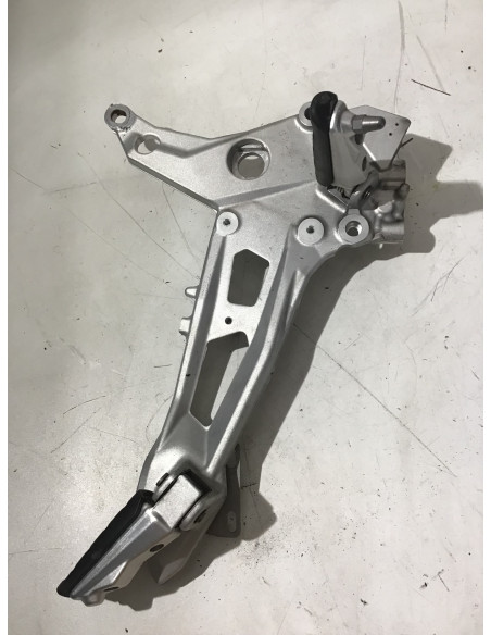 Platine repose-pied droit BMW F900R 900 F900XR - 2020/2024 -