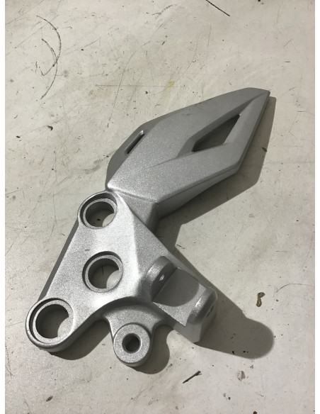 Platine repose-pied avant gauche SUZUKI GSR 750 - 2011/2016 - 298875 Occasion