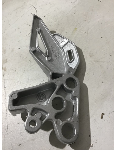 Platine repose-pied avant gauche SUZUKI GSR 750 - 2011/2016 - 298875