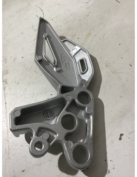 Platine repose-pied avant gauche SUZUKI GSR 750 - 2011/2016 - 298875