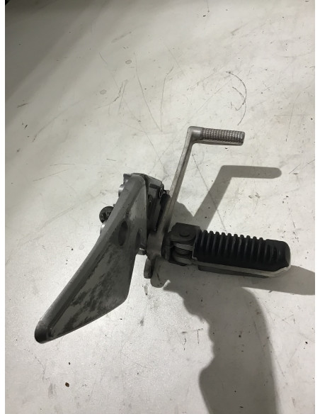 Platine repose-pied droit SUZUKI BANDIT 1200 - 1996/1999 - Occasion