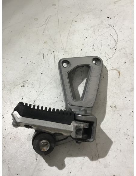 Platine repose-pied arrière droit SUZUKI BANDIT 1200 - 1996/1999 - Occasion