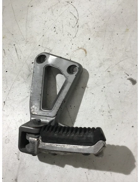 Platine repose-pied arrière gauche SUZUKI BANDIT 1200 - 1996/1999 - Occasion