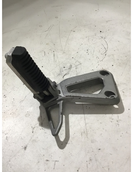 Platine repose-pied arrière gauche SUZUKI BANDIT 1200 - 1996/1999 - Occasion